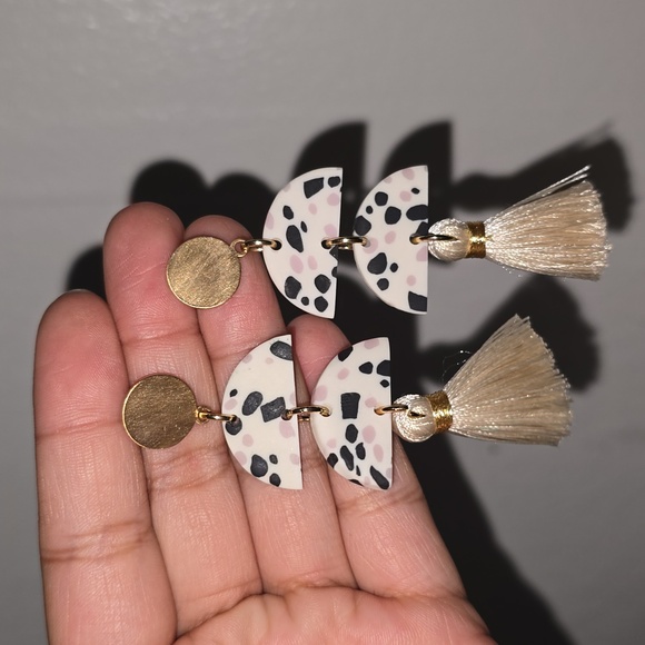 Earrings - Picture 1 of 2